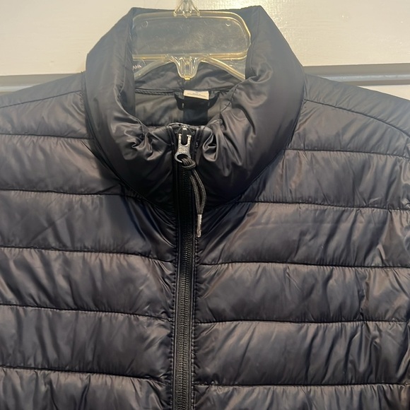 Old navy Active black down puffer coat size medium. - Picture 3 of 9